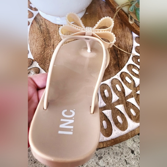 Women's INC Pearl Bow Sandals Nude size 7M NwB - Picture 7 of 10